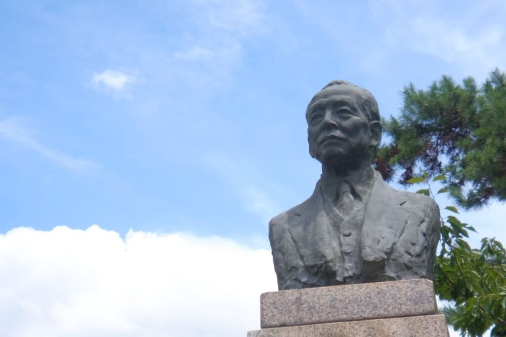小林一三の銅像